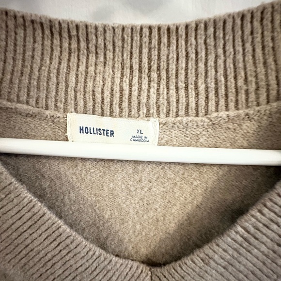 Hollister “Comfy Cloud” Sweater - Picture 3 of 4